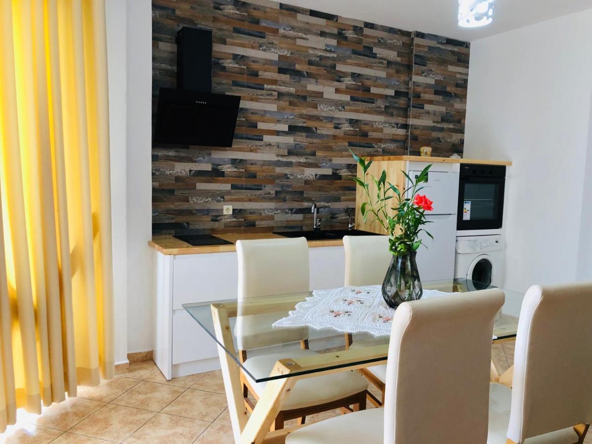 Flora Apartments Saranda Extérieur photo